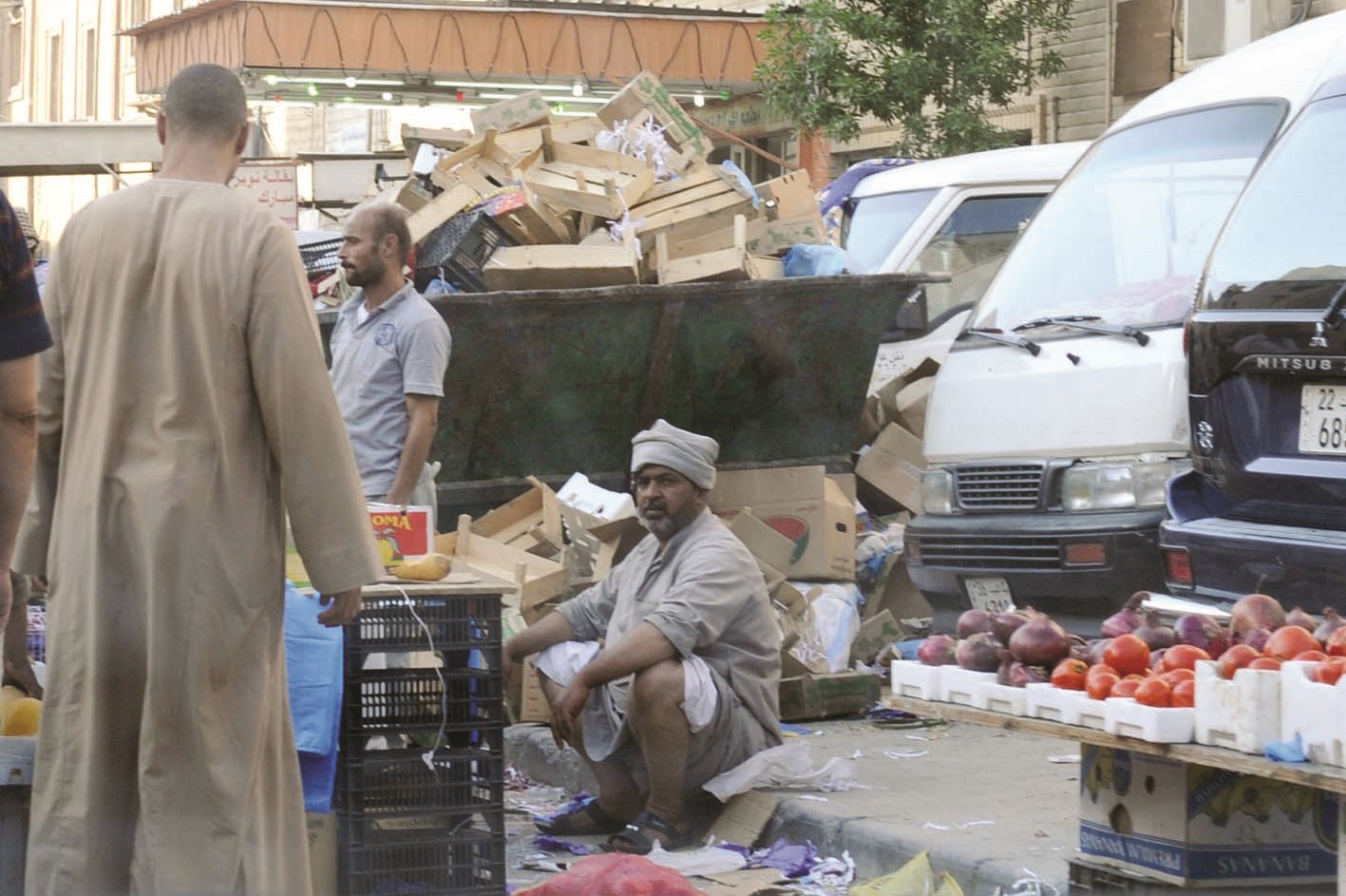 البيع حتى في جوار القمامة !