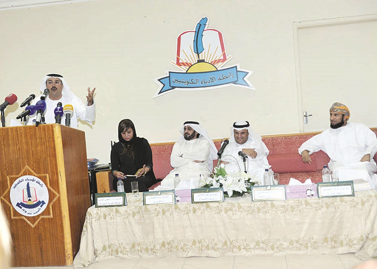 الشعراء المشاركون في الأمسية (تصوير سعد هنداوي)