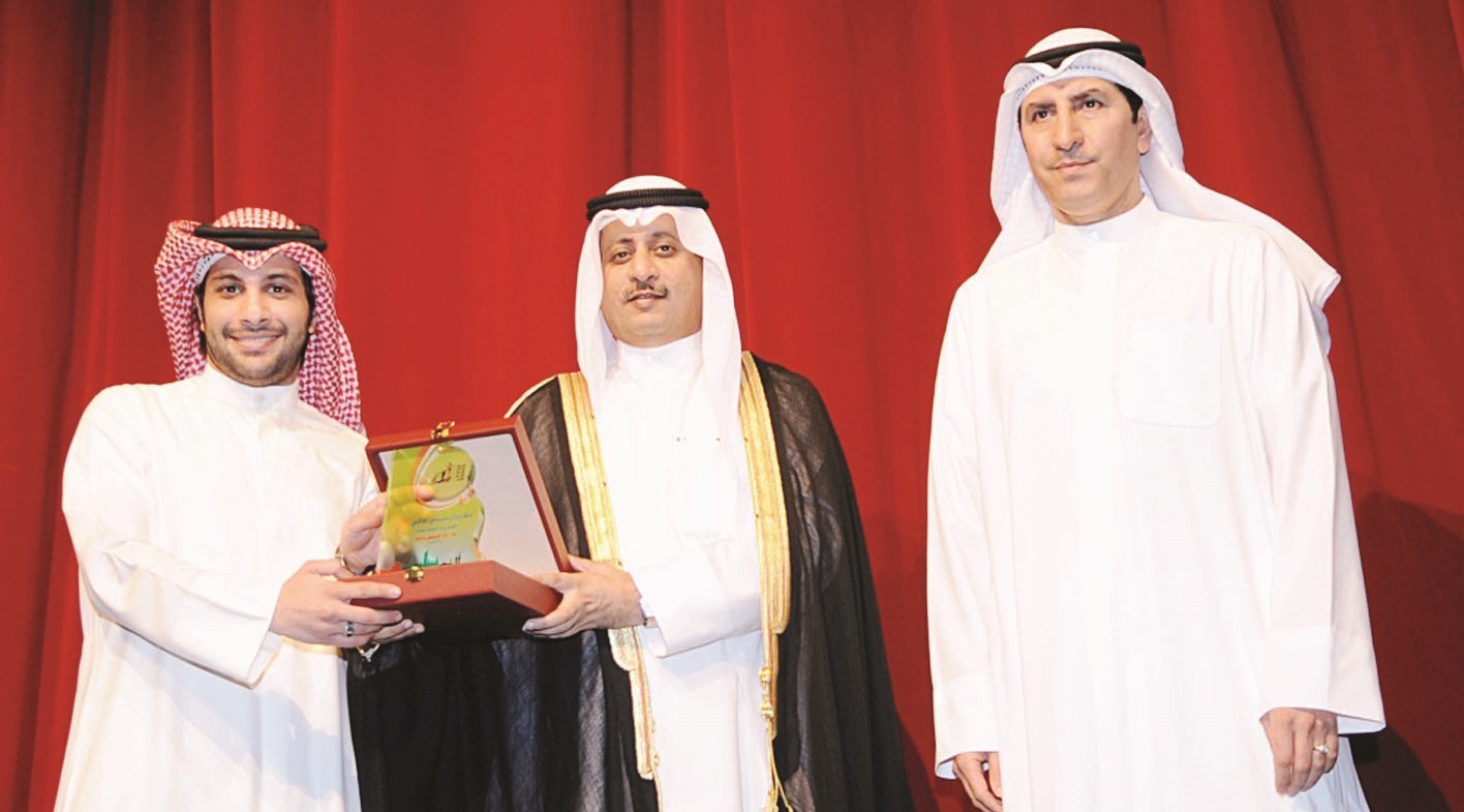 تكريم فرقة مسرح الخليج العربي من قبل بدر الدويش