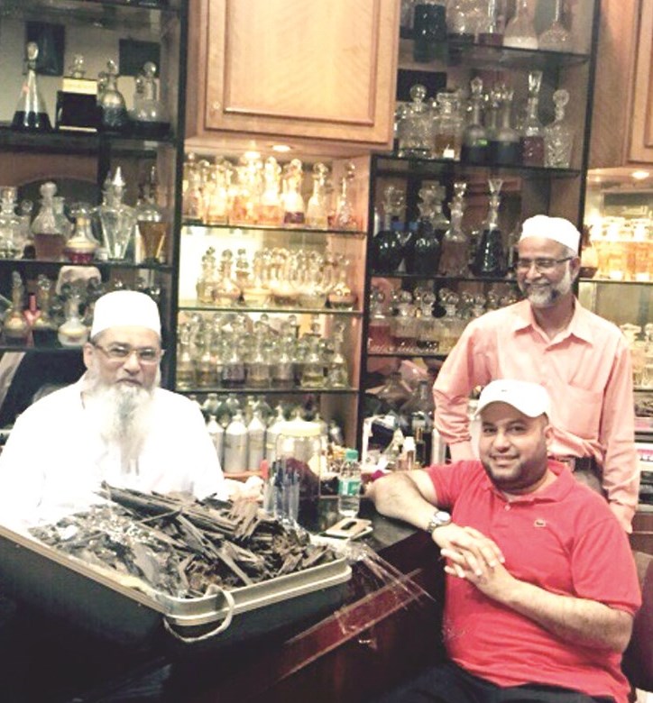 ... ومتحدثاً مع الحاج عبدالرشيد بحضور العامل حنيف