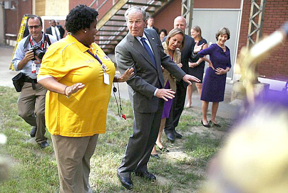 u0628u0648u0634 u064au0624u062fu064a u0627u0644u0631u0642u0635u0629 u0627u0644u0623u0641u0631u064au0642u064au0629 u062eu0644u0627u0644 u0632u064au0627u0631u062au0647 u0646u064au0648 u0623u0648u0631u0644u064au0627u0646u0632