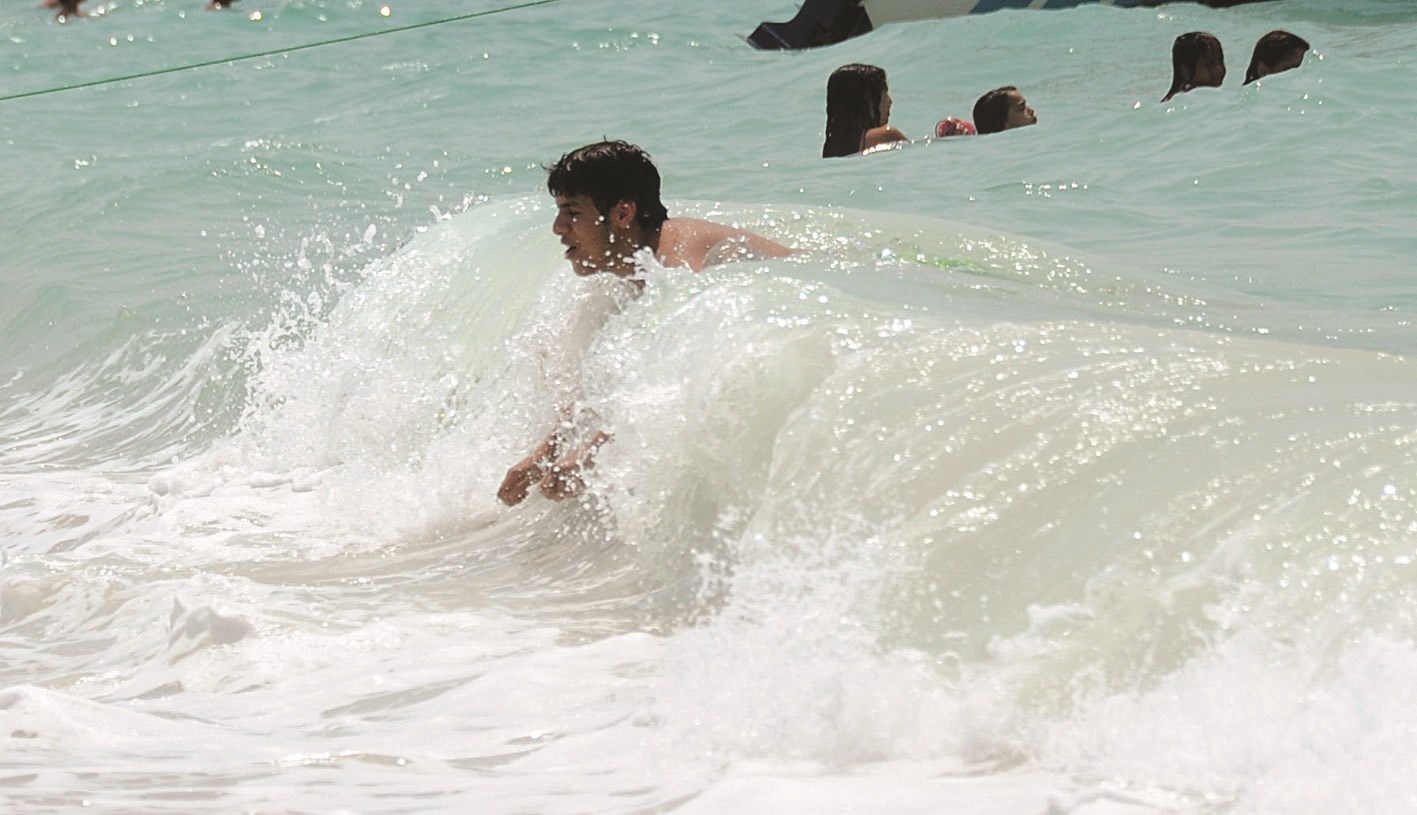 استمتاع بـ«أمواج» الجزيرة