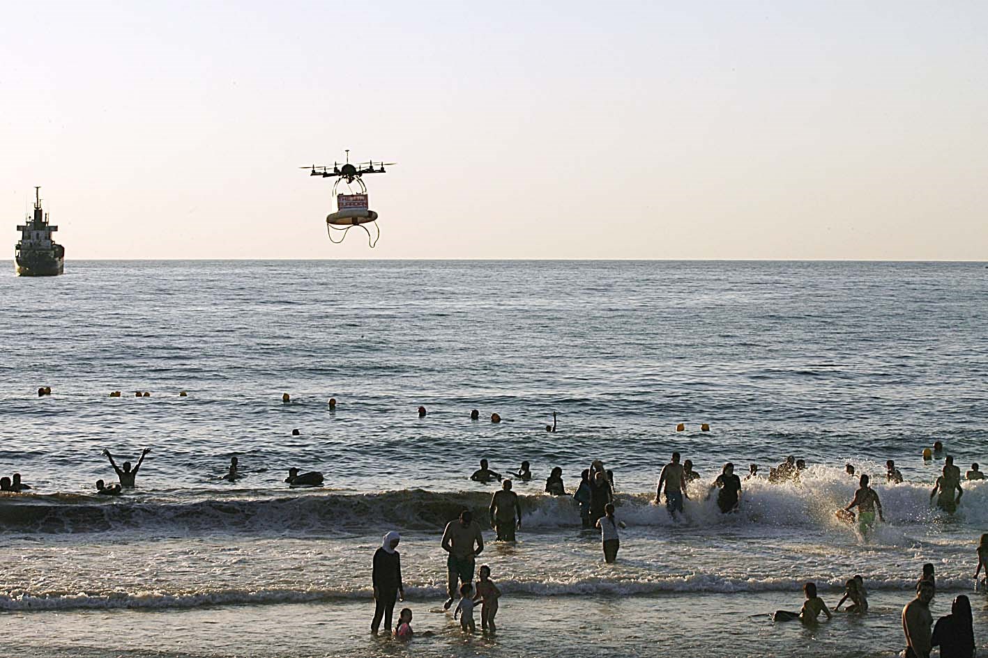 u0637u0627u0626u0631u0629 u00abu062fu0631u0648u0646u00bb u062au0633u0645u0649 u00abu0627u0644u062du0627u0631u0633u00bb u062au062du0645u0644 u0625u0637u0627u0631u0627u064b u062eu0644u0627u0644 u062au062cu0627u0631u0628 u0644u0625u0646u0642u0627u0630 u0627u0644u063au0631u0642u0649 u0639u0644u0649 u0634u0627u0637u0626 u0635u064au062fu0627 u0641u064a u062cu0646u0648u0628 u0644u0628u0646u0627u0646  (u0623 u0641 u0628)