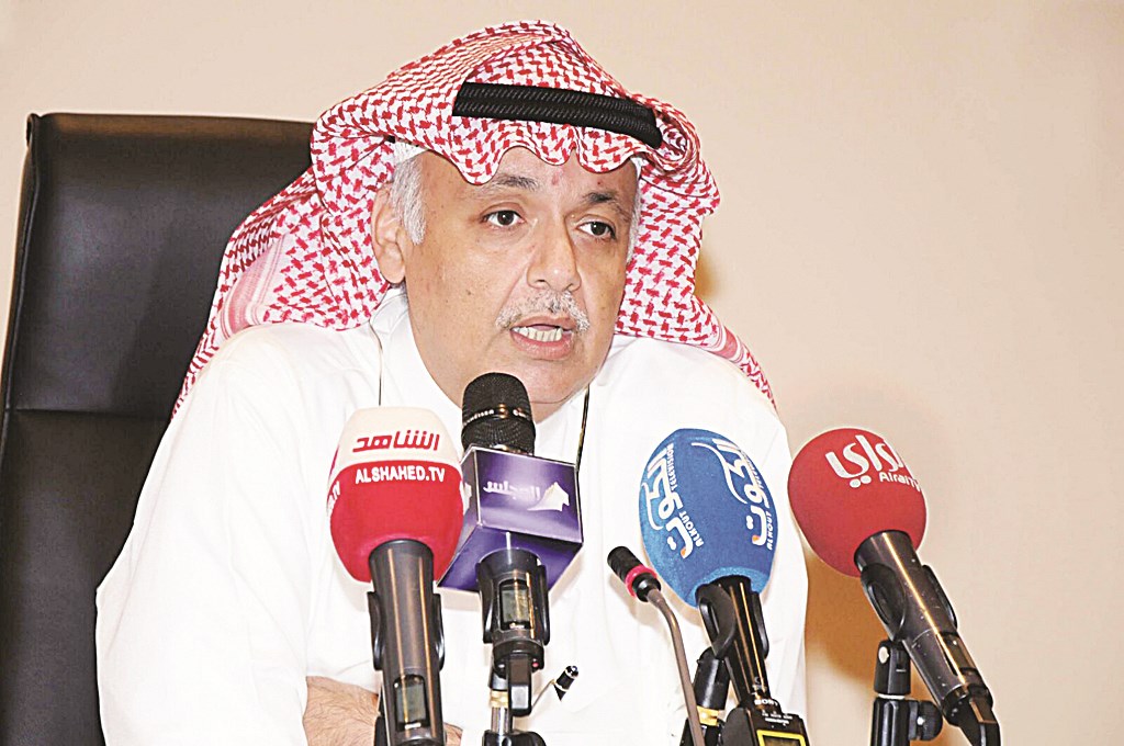 فؤاد العون متحدثاً خلال المؤتمر