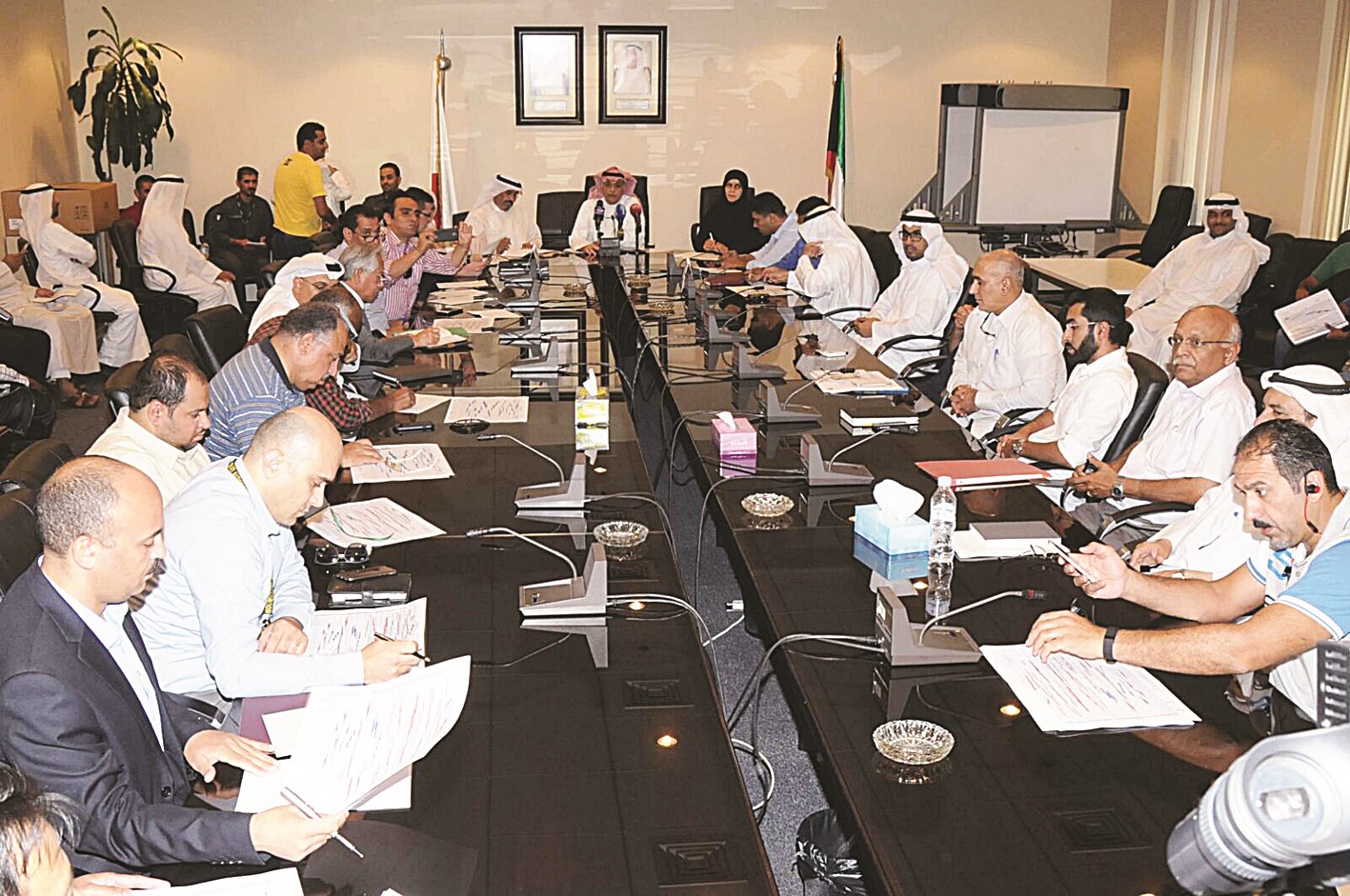 جانب من المؤتمر الصحافي