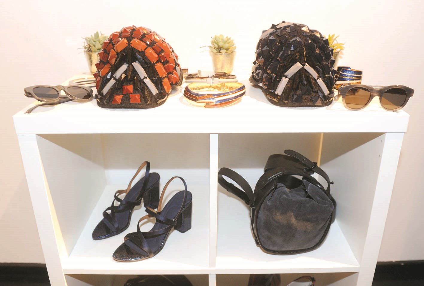 إكسسوارات متجانسة مع الأزياء  (تصوير زكريا عطية)