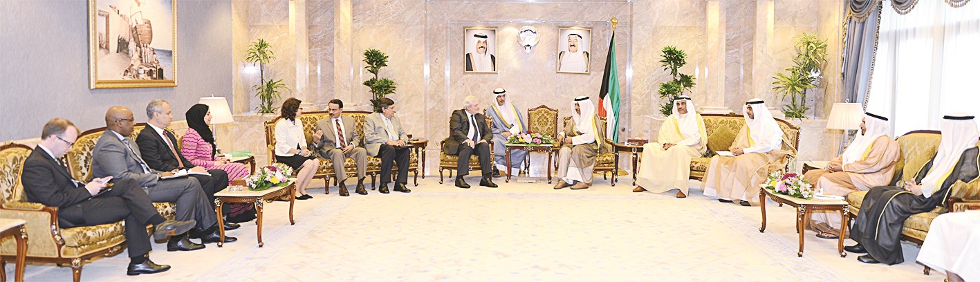 جابر المبارك مجتمعا مع ستيفن أوبراين والوفد المرافق له