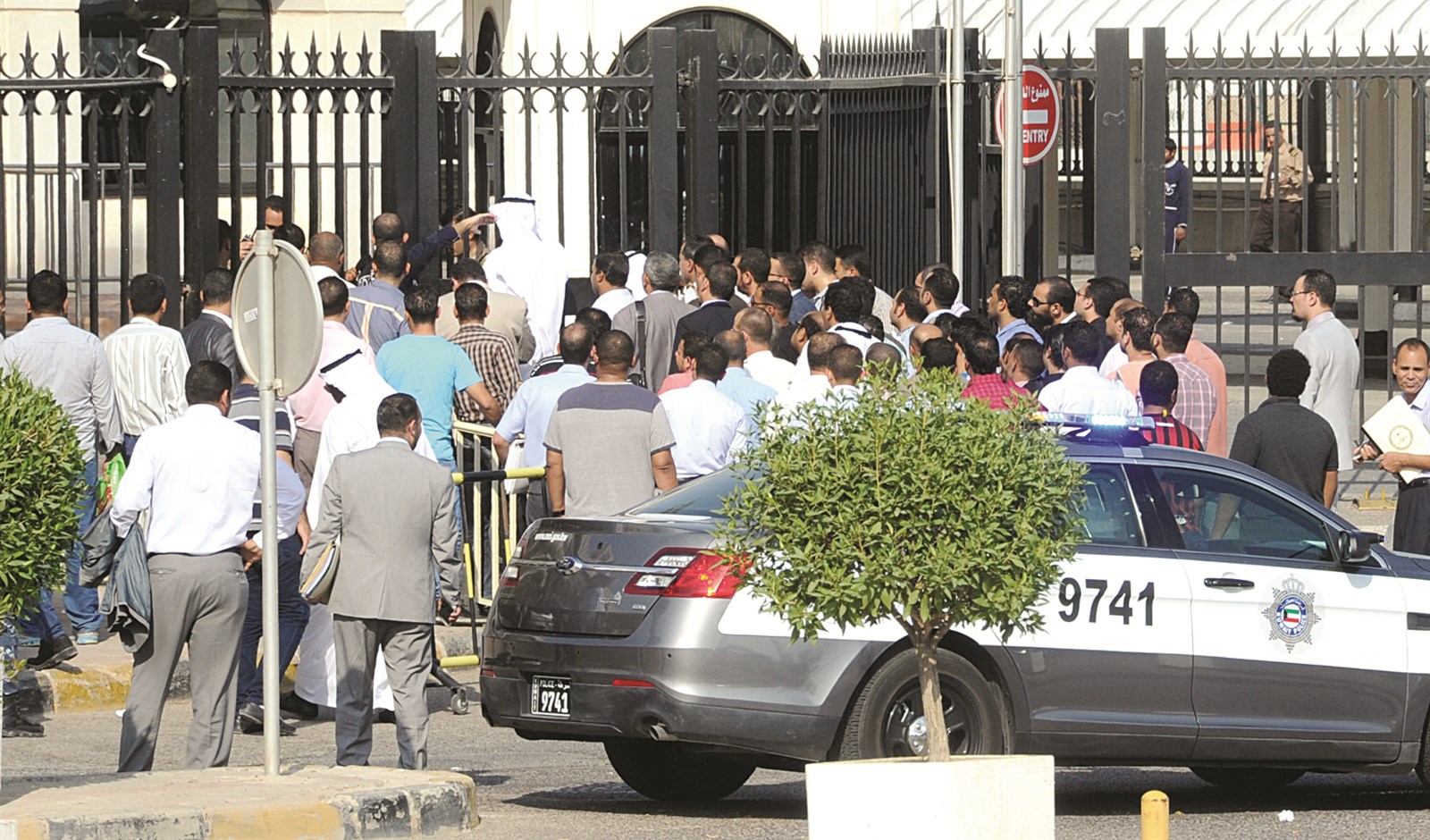 حشود إلى قصر العدل