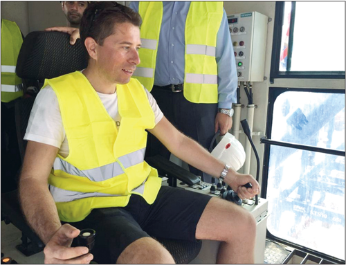 u0627u0644u0633u0641u064au0631 u0627u0644u0628u0631u064au0637u0627u0646u064a u0641u064a u0645u0631u0641u0623 u0628u064au0631u0648u062a u0639u0644u0649 u0625u062du062fu0649 u0627u0644u0631u0627u0641u0639u0627u062a u062eu0644u0627u0644 u0631u062du0644u0629 u0627u0644u0648u062fu0627u0639