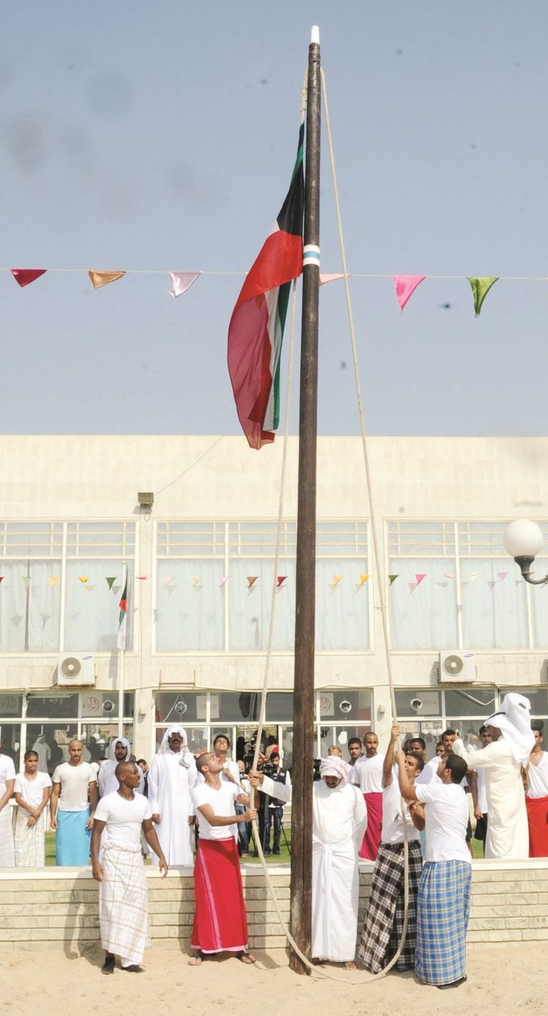 رفع العلم إيذاناً ببدء الرحلة