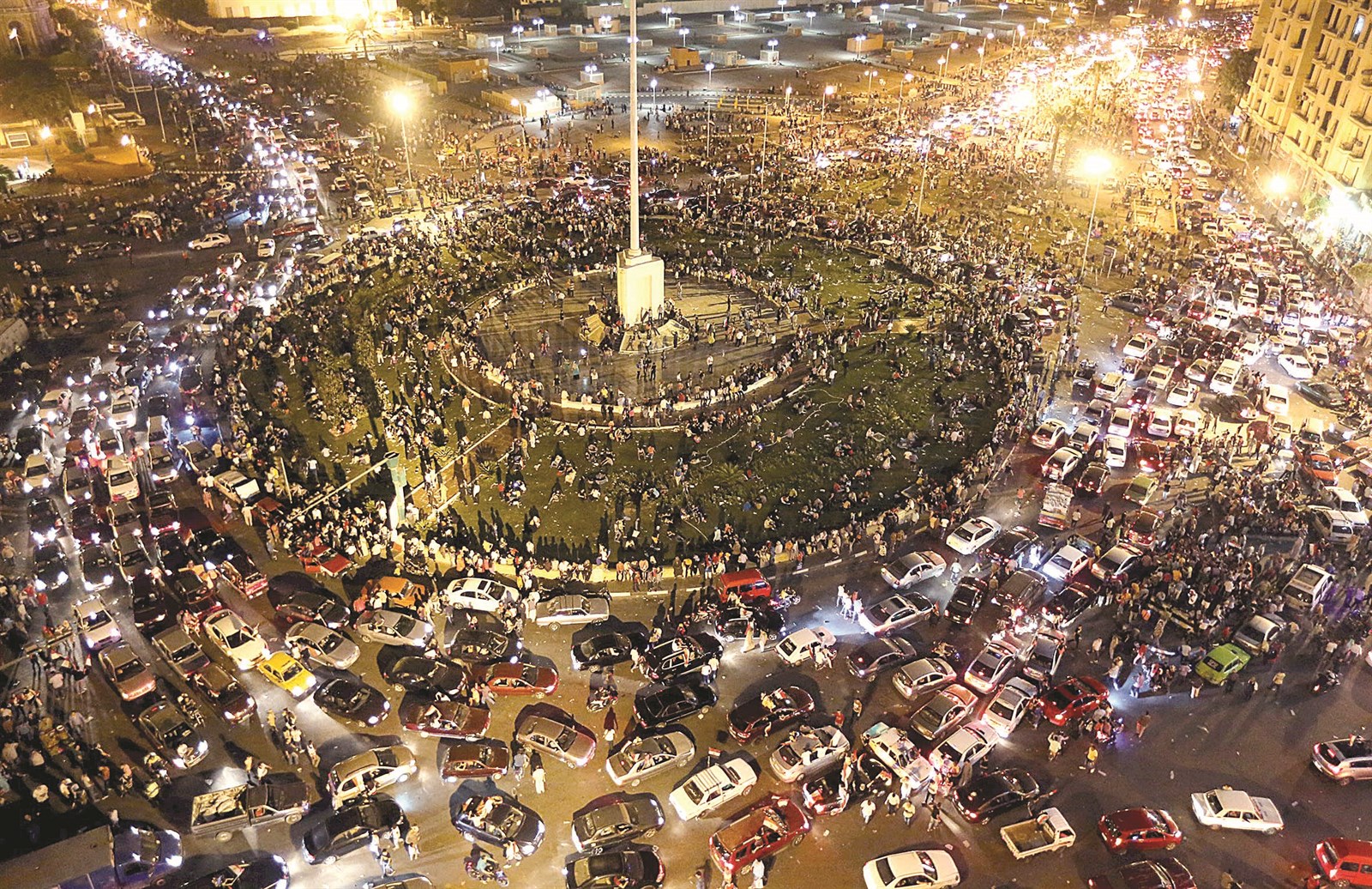 u0645u0646u0638u0631 u0639u0627u0645 u0644u0640 u00abu0645u064au062fu0627u0646 u0627u0644u062au062du0631u064au0631u00bb u062du064au062b u062au062cu0645u0651u0639 u0627u0644u0645u0635u0631u064au0648u0646 u0644u0644u0627u062du062au0641u0627u0644 u0628u0627u0641u062au062au0627u062d u0642u0646u0627u0629 u0627u0644u0633u0648u064au0633 u0627u0644u062cu062fu064au062fu0629 u0641u064a u0627u0644u0642u0627u0647u0631u0629 u062du062au0649 u0635u0628u0627u062d u0623u0645u0633    (u0631u0648u064au062au0631u0632)