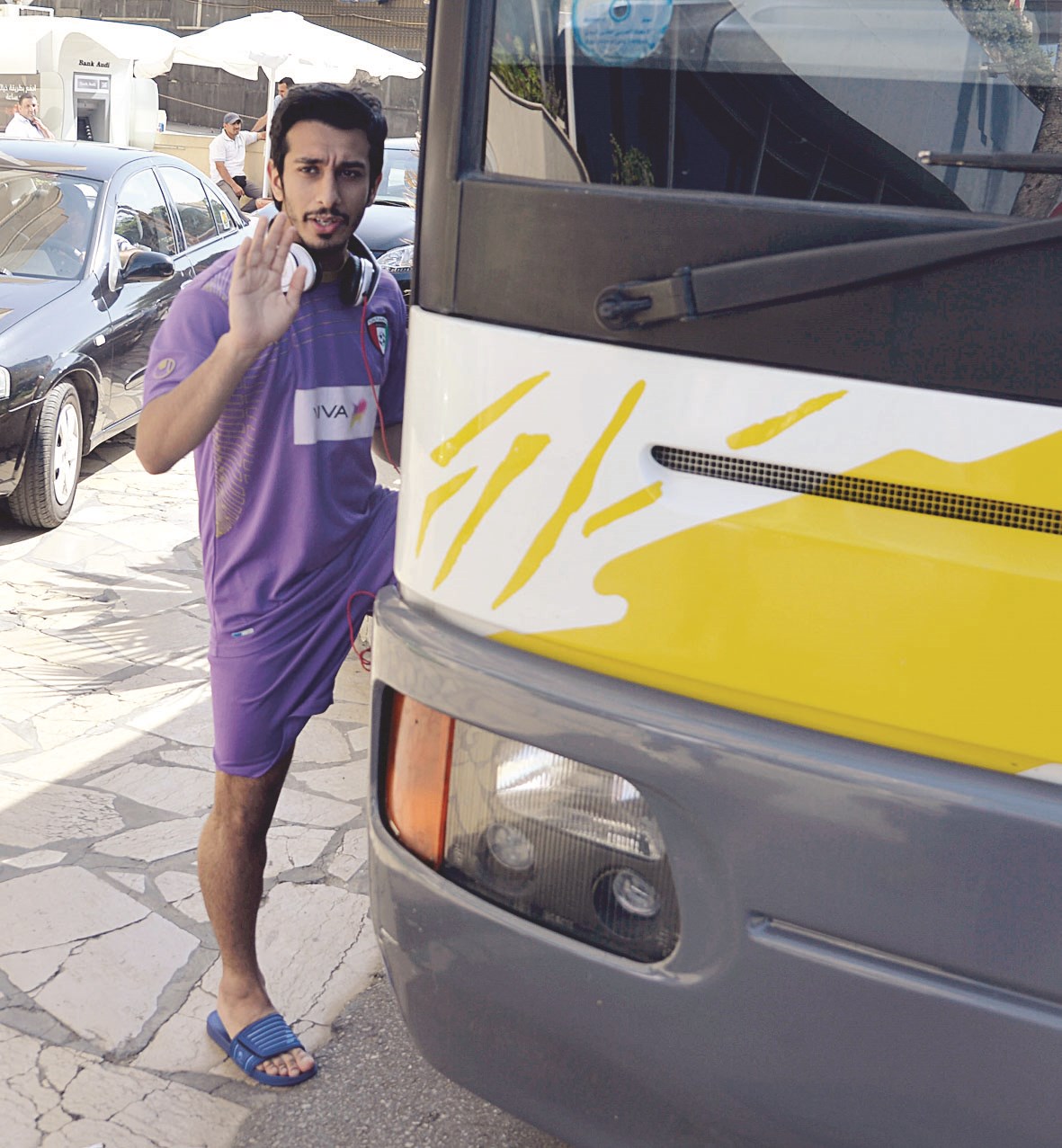 الحشان ركب "باص الشباب"