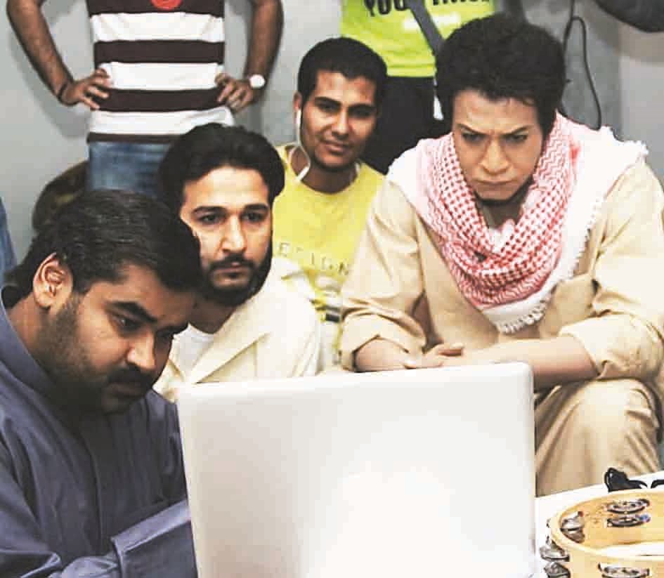 ... مع العميري وخسروه في موقع تصوير «حبيب الأرض»