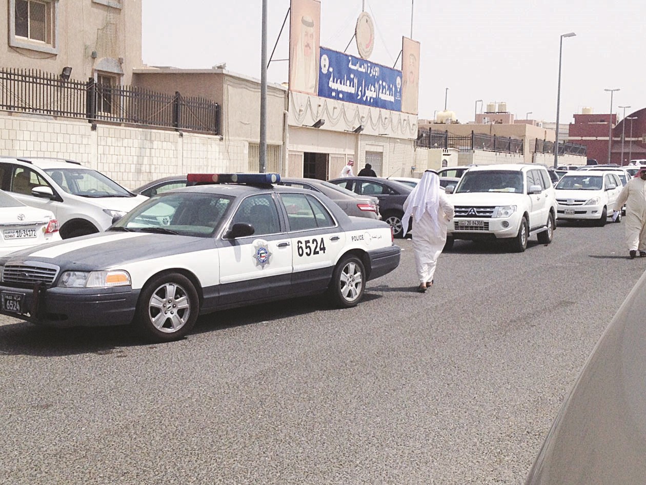 دوريات الشرطة لتهدئة الموقف