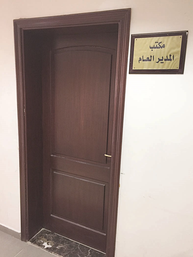 أبواب المسؤولين مغلقة والوزير يتوعدهم بالمحاسبة