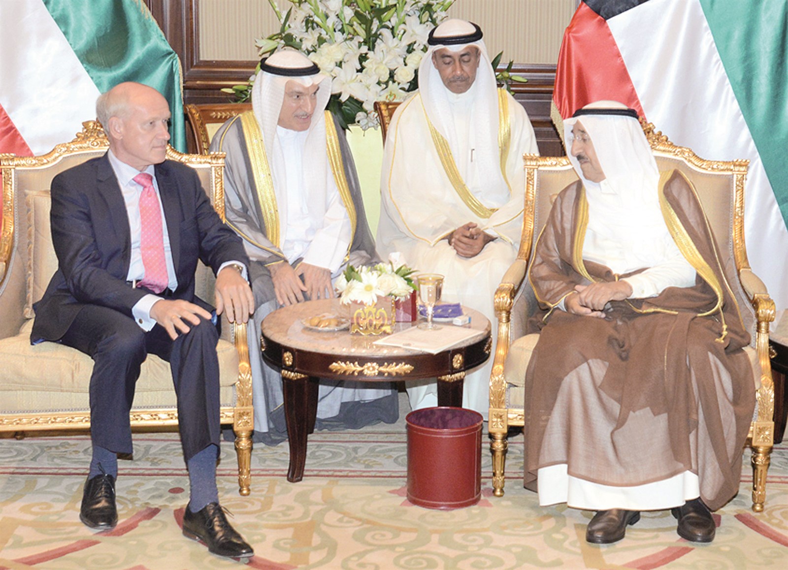 ... والسفير الهولندي