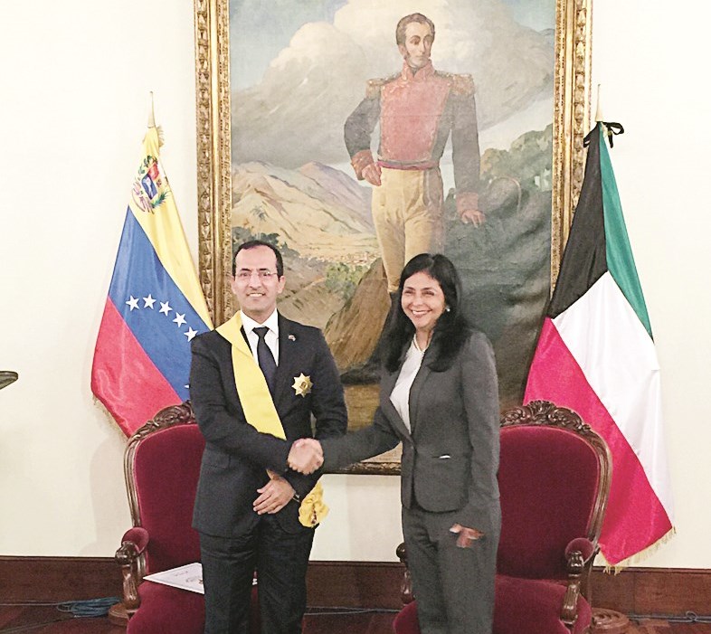 u0646u0627u0626u0628 u0648u0632u064au0631 u0627u0644u062eu0627u0631u062cu064au0629 u0627u0644u0641u0646u0632u0648u064au0644u064au0629 u062au0642u062fu0645 u0627u0644u0648u0633u0627u0645 u0627u0644u0630u0647u0628u064a u0644u0644u0633u0641u064au0631 u0627u0644u0634u0628u0648