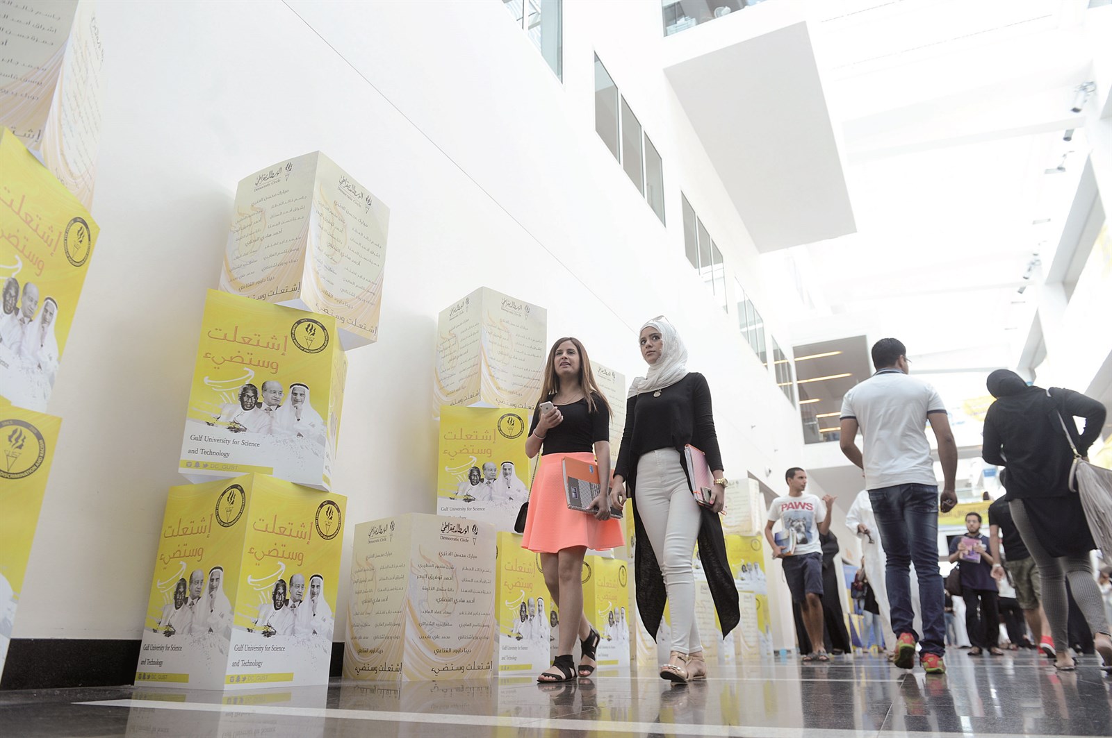 الجامعة تزينت بالدعاية الانتخابية   (تصوير أسعد عبدالله)