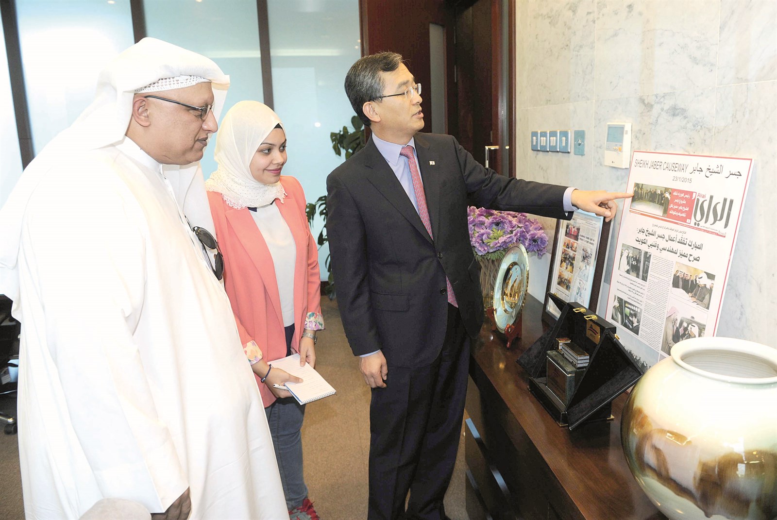 السفير بونام يطالع بعض ما نشرته «الراي» عن جسر جابر