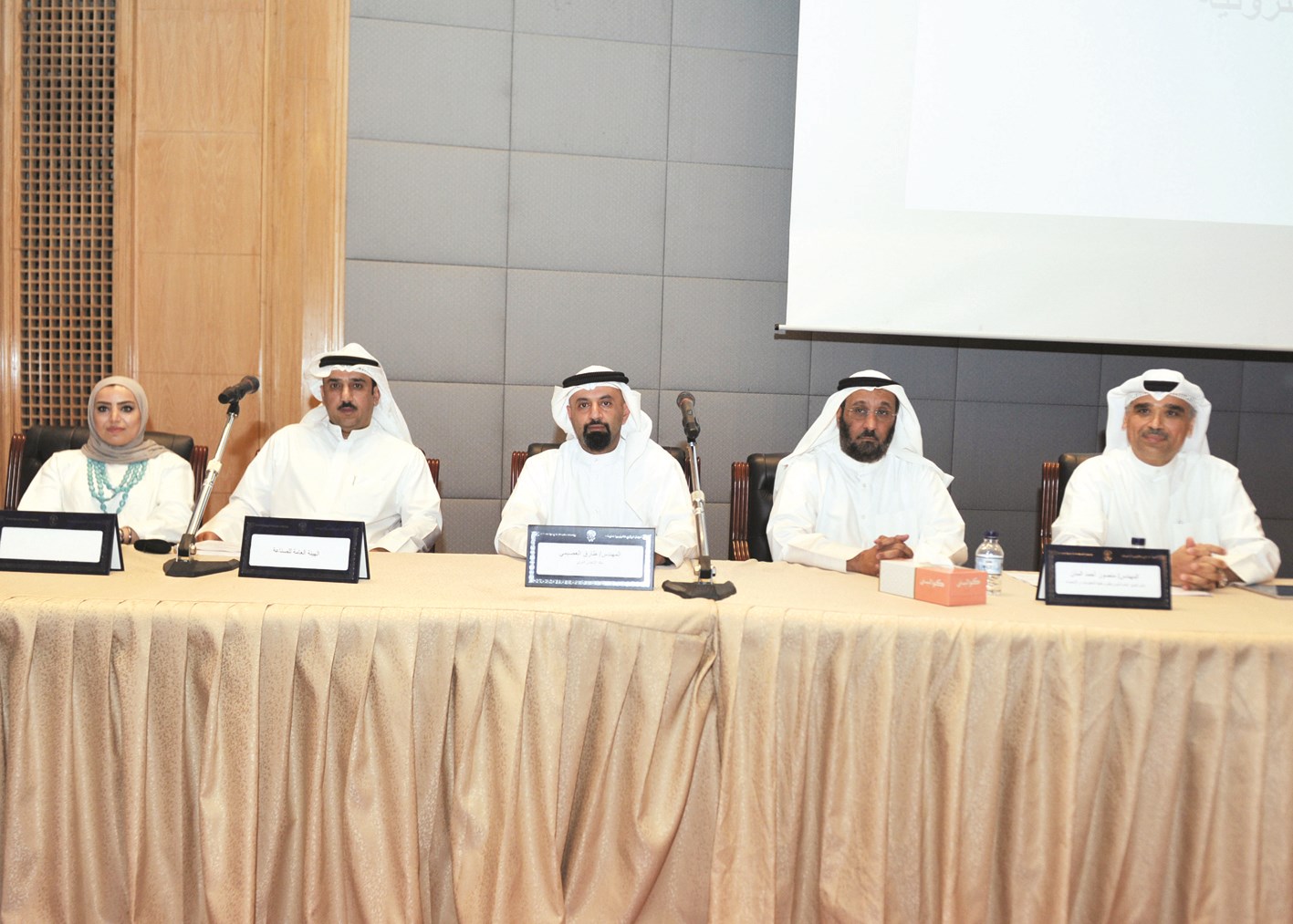 المتحدثون في الندوة التعريفية (تصوير سعد هنداوي)