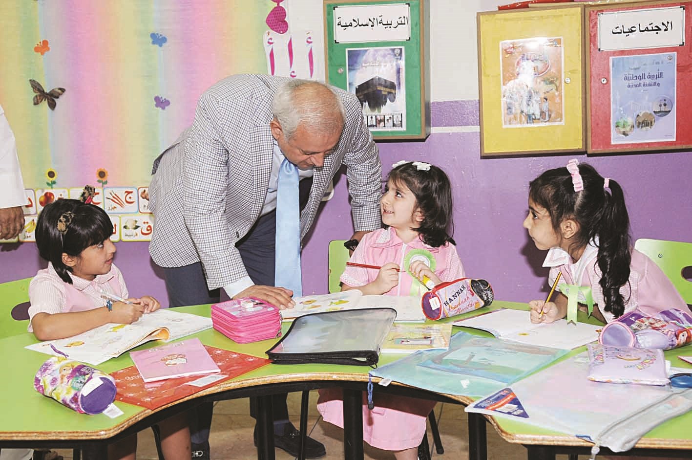 ... ومع زهرات مدرسة أم عطية (تصوير كرم ذياب)