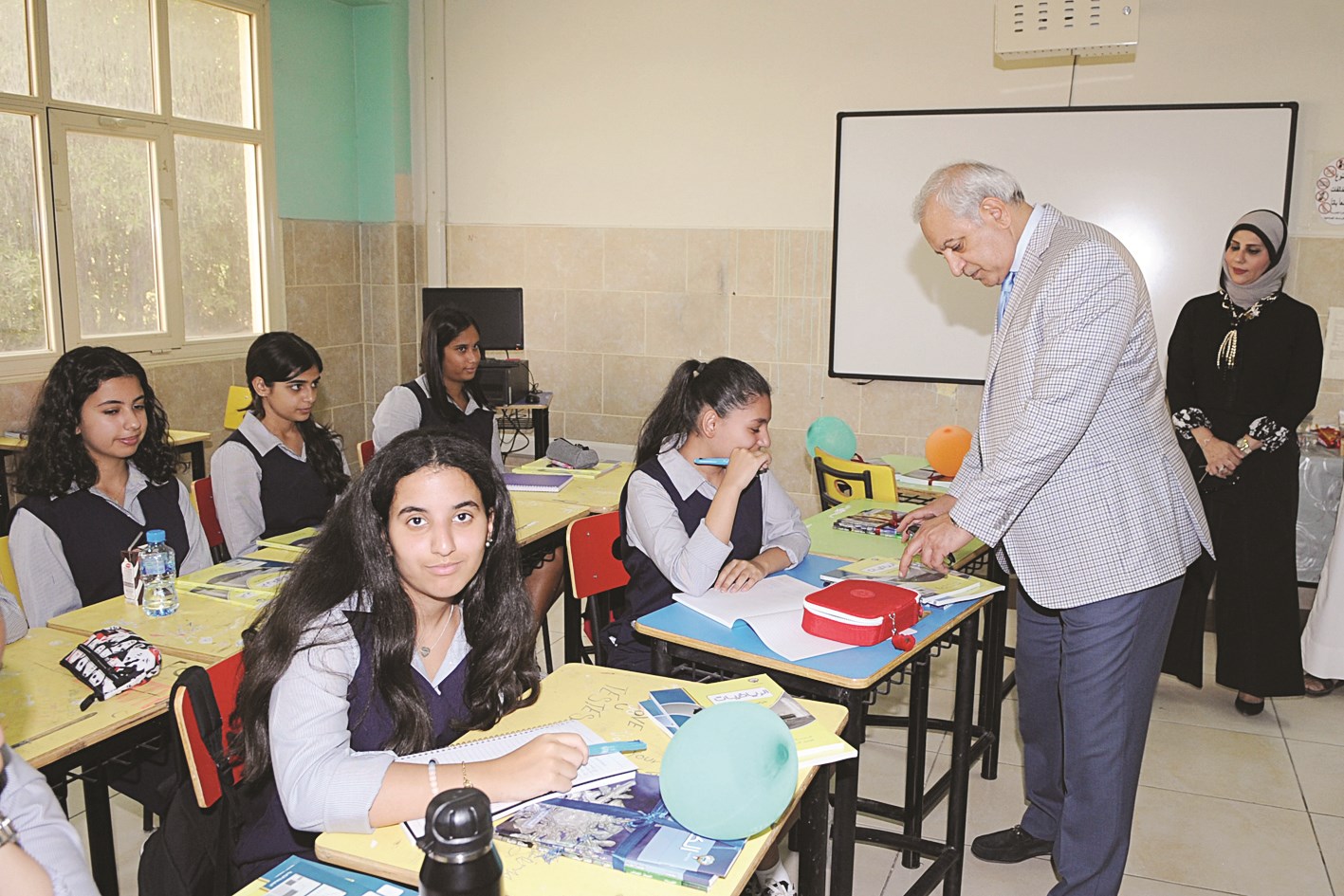 u0627u0644u0648u0632u064au0631u0627u0644u0639u064au0633u0649 u064au0637u0644u0639 u0639u0644u0649 u0643u062au0628 u0637u0627u0644u0628u0629 u0641u064a u062bu0627u0646u0648u064au0629 u0627u0644u0639u0635u0645u0627u0621