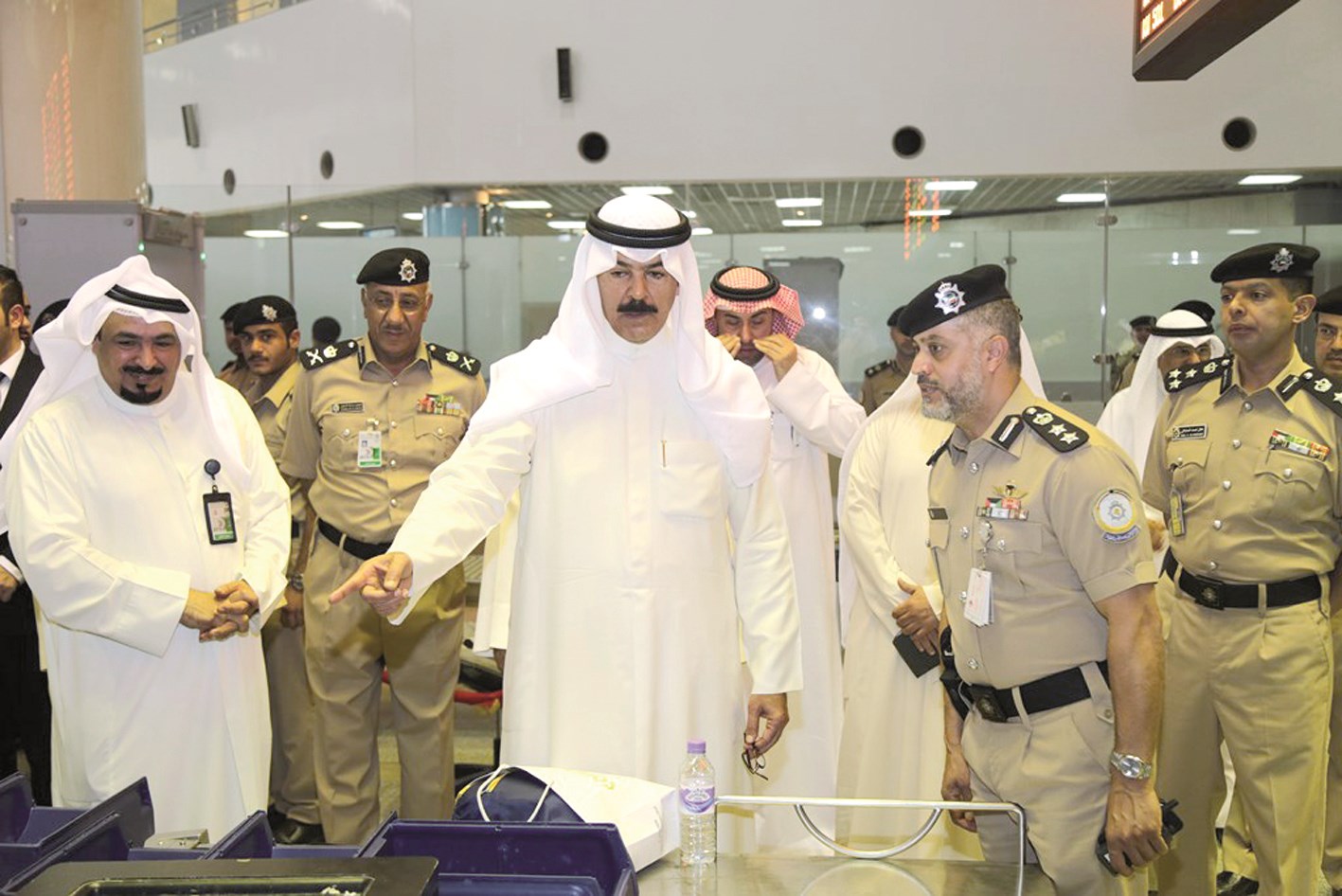 خلال جولة الوزير في المطار