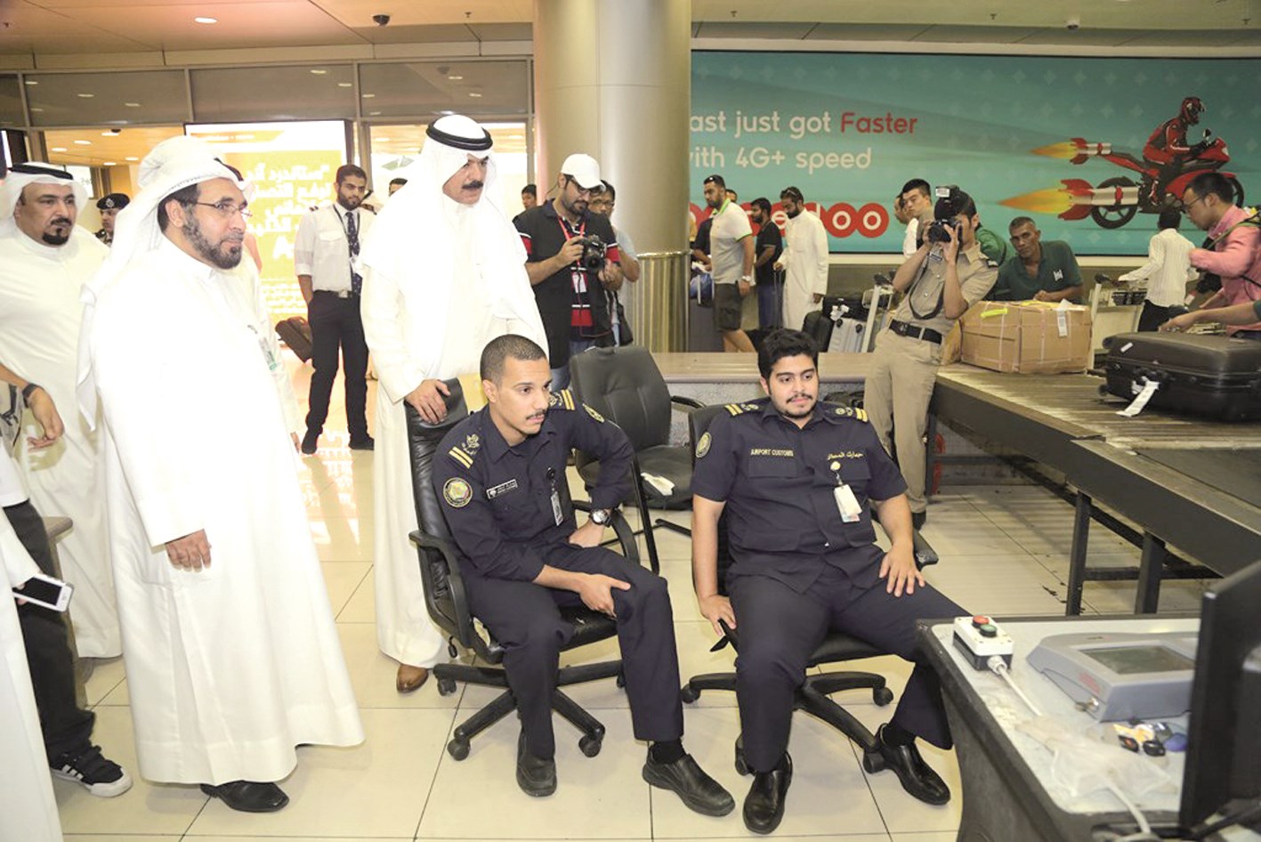 متابعة لجهاز التفتيش الآلي لحقائب المسافرين في المطار