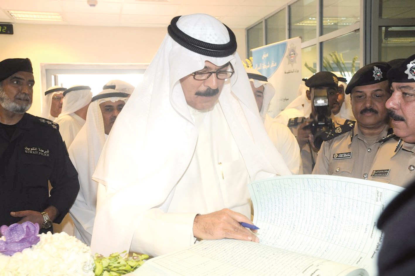 ... ويطلع على دفتر الأحول في مخفر السلام