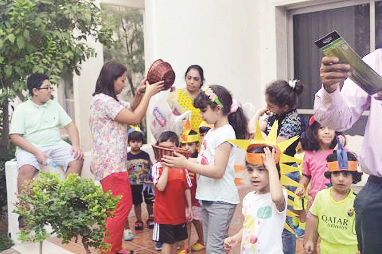 الأطفال في المعسكر الصيفي