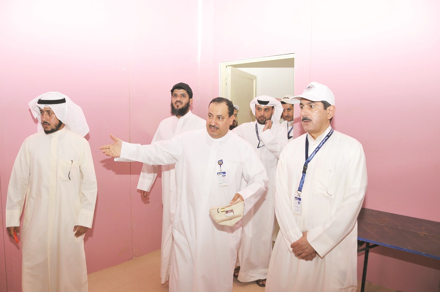 الأذينة متفقداً عيادة البعثة الكويتية