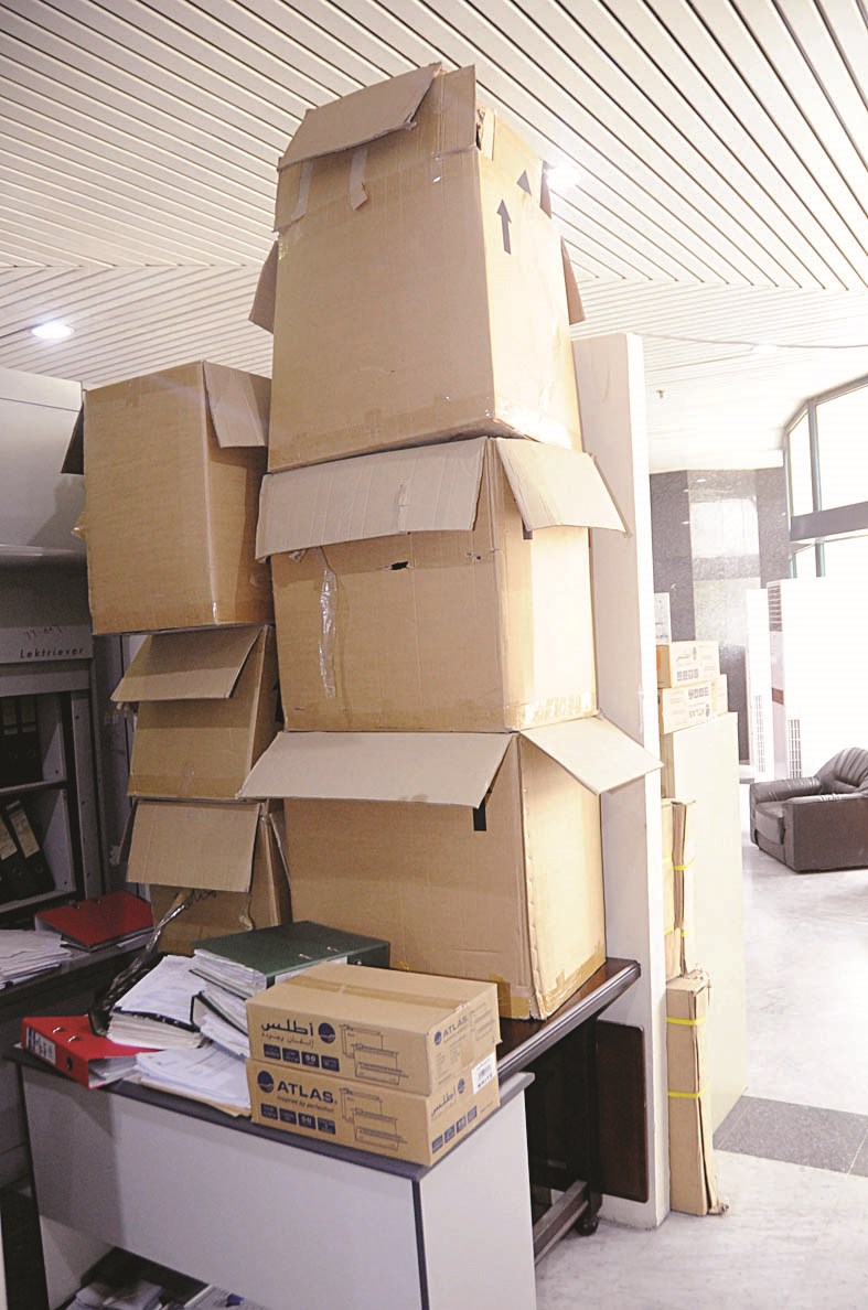 ملفات حفظت بكراتين لضيق مساحة الأرشيف