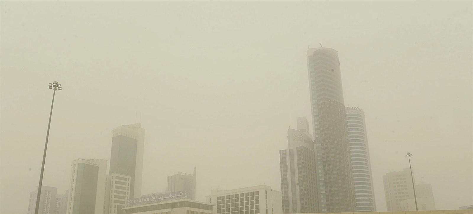 الغبار غطى أجواء الكويت (تصوير زكريا عطية)