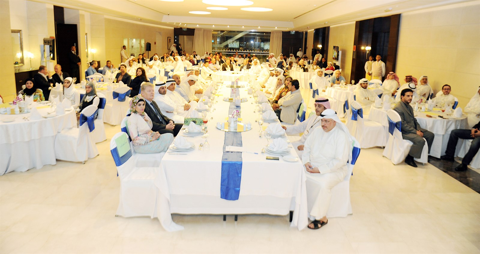 u0627u0644u062du0635u0627u0646 u0648u0627u0644u062fu0648u0633u0631u064a u0648u0633u0647u0627 u0623u0634u0643u0646u0627u0646u064a u0641u064a u0645u0642u062fu0645u0629 u062du0636u0648u0631 u0627u0644u0645u0644u062au0642u0649 (u062au0635u0648u064au0631 u0637u0627u0631u0642 u0639u0632u0627u0644u062fu064au0646)