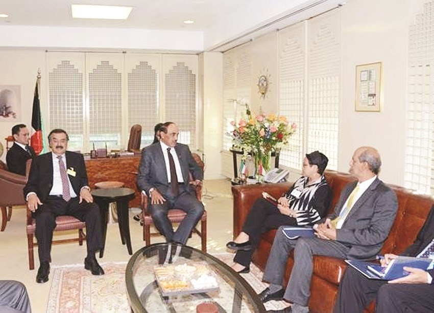 ... ومجتمعاً مع وزير خارجية إندونيسيا