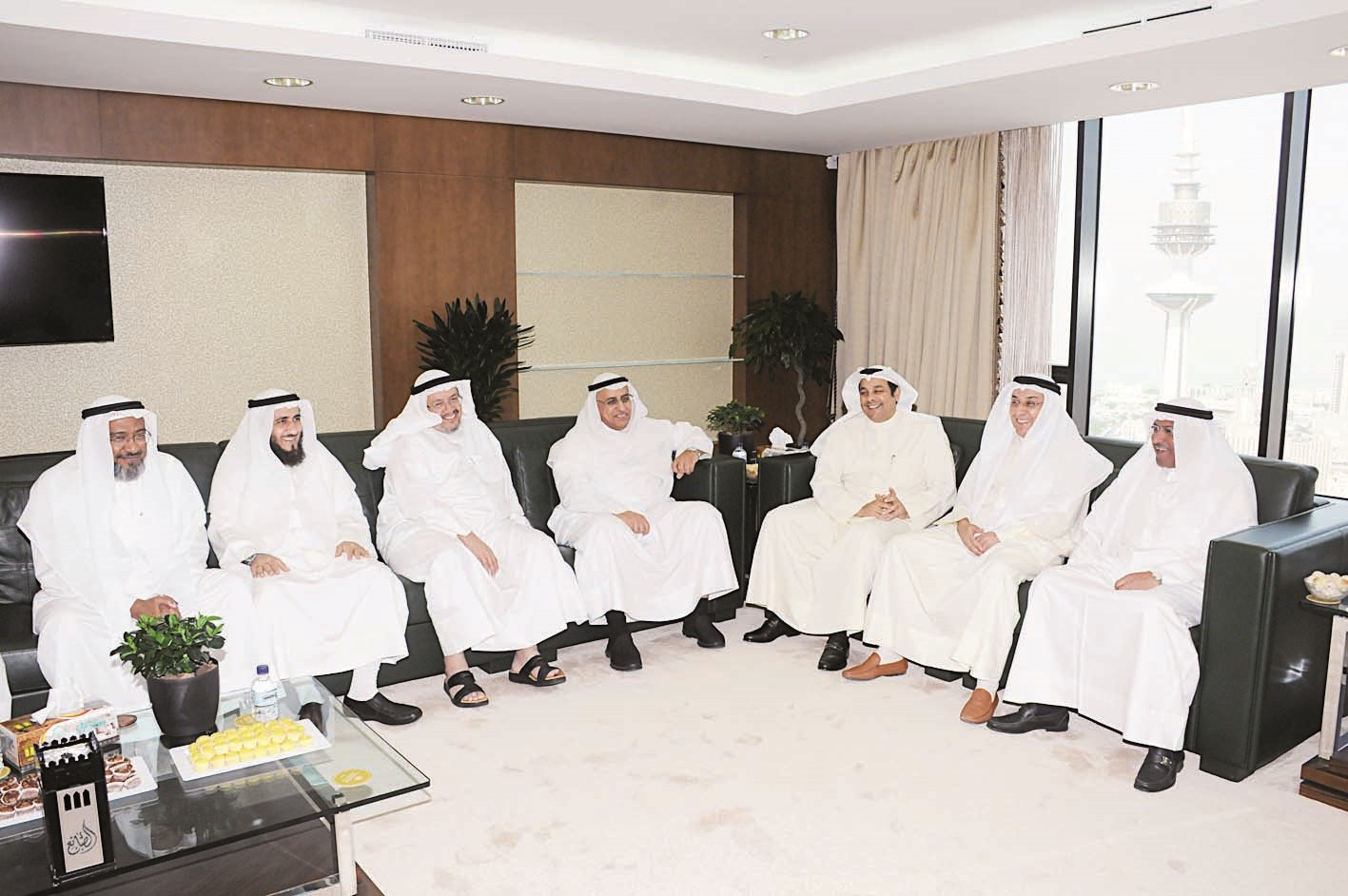 u0627u0644u0635u0627u0646u0639 u0645u062au0648u0633u0637u0627u064b u0639u062fu062fu0627u064b u0645u0646 u0642u064au0627u062fu0627u062a u0648u0632u0627u0631u062au064a u0627u0644u0623u0648u0642u0627u0641 u0648u0627u0644u0639u062fu0644