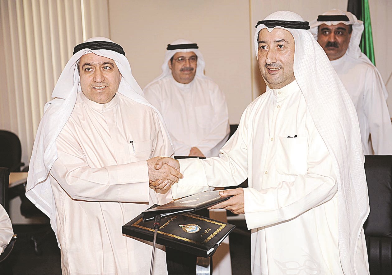 u0628u0648u0634u0647u0631u064a u0648u0627u0644u0639u0633u0639u0648u0633u064a u064au062au0628u0627u062fu0644u0627u0646 u0645u0630u0643u0631u0629 u0627u0644u062au0641u0627u0647u0645      (u062au0635u0648u064au0631 u062cu0644u0627u0644 u0645u0639u0648u0636)