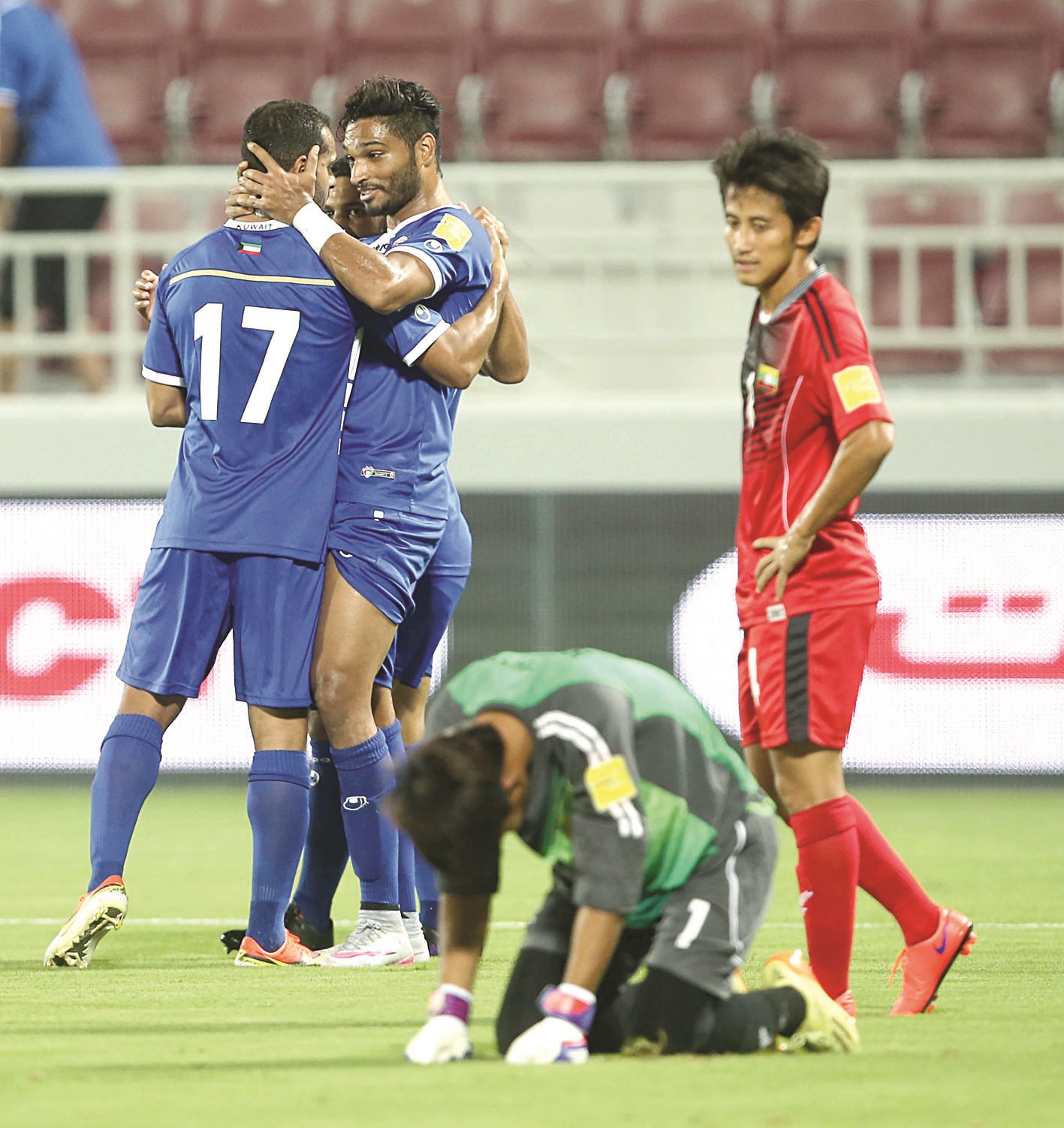 u0644u0627u0639u0628u0648 u00abu0627u0644u0623u0632u0631u0642u00bb u064au062du062au0641u0644u0648u0646 u0628u0623u062du062f u0623u0647u062fu0627u0641u0647u0645 u0641u064a u0638u0644 u062eu064au0628u0629 u0644u0627u0639u0628u064a u0645u064au0627u0646u0645u0627u0631 b(u0627u0644u0627u0632u0631u0642 u062fu0648u062a u0643u0648u0645)