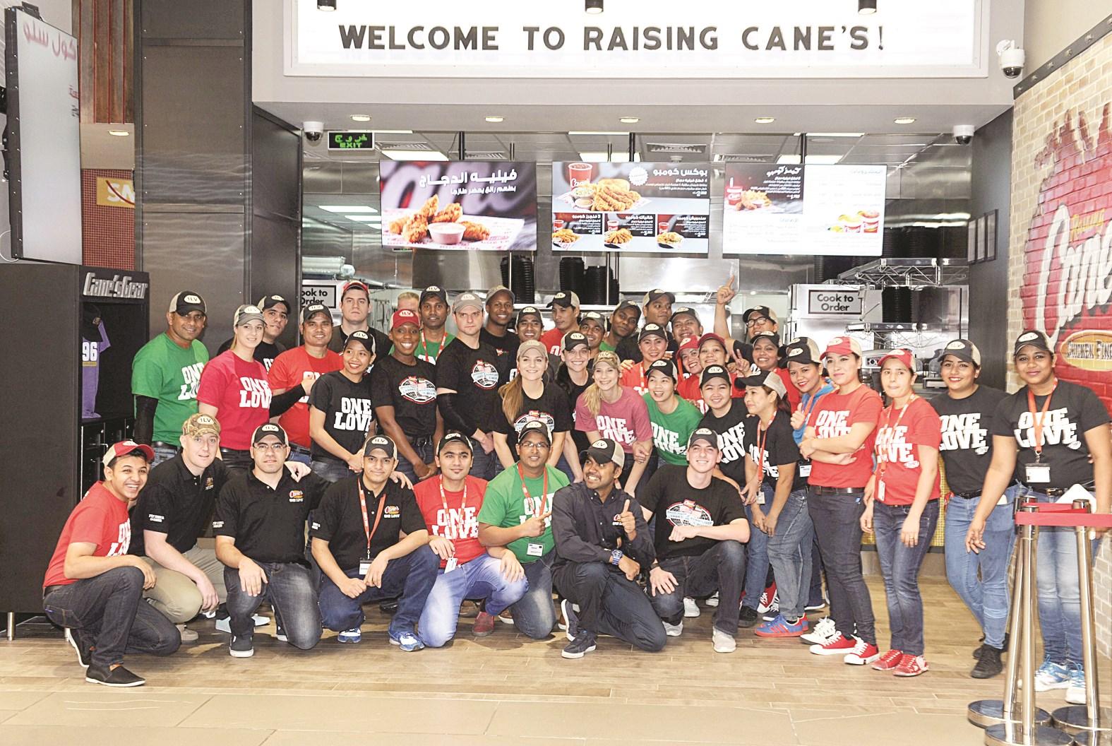 عاملو مطعم «ريزينج كينز»