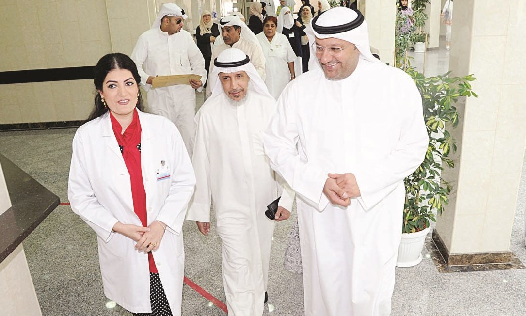 الوزير ومدير منطقة الصباح الصحية ومديرة المركز