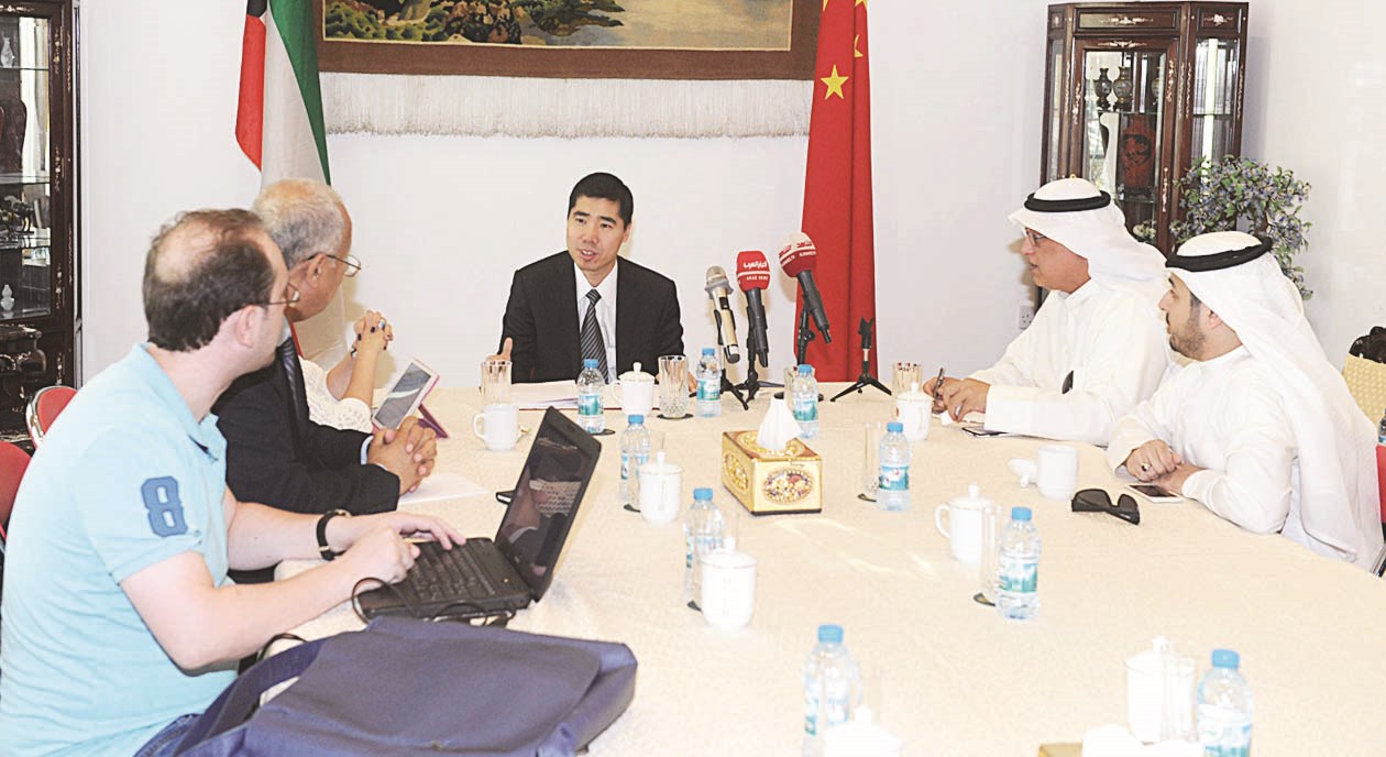 u0648u0627u0646u063a u062fu064a u0645u062au062du062fu062bu0627u064b u0641u064a u0627u0644u0645u0624u062au0645u0631 u0627u0644u0635u062du0627u0641u064a  (u062au0635u0648u064au0631 u0632u0643u0631u064au0627 u0639u0637u064au0629)