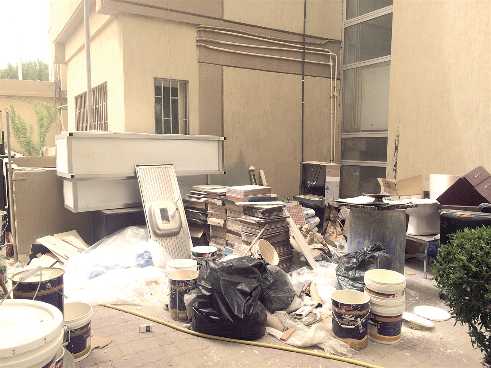 u0627u0644u0646u0641u0627u064au0627u062a u0623u0645u0627u0645 u0645u0628u0646u0649 u0627u0644u062eu062fu0645u0627u062a