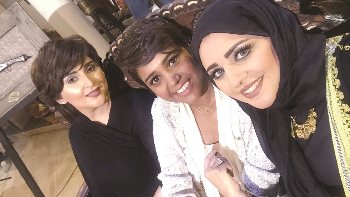 مع نورة العميري والأنين خلال تسجيل سهرة للعيد
