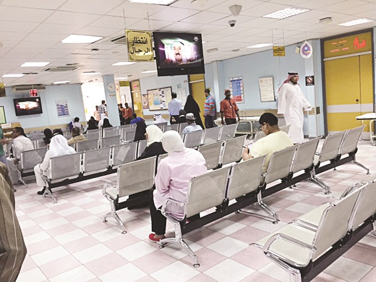 مراجعون في الانتظار