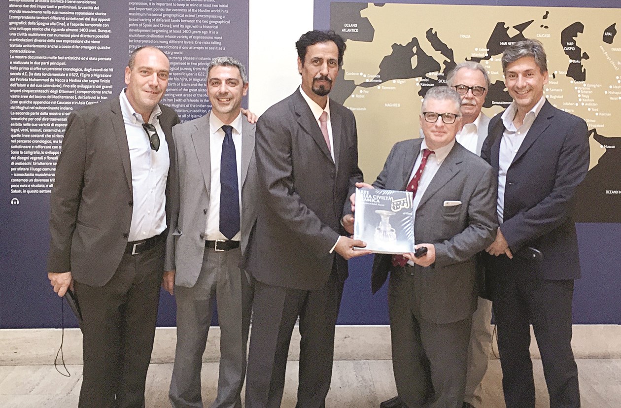 u0627u0644u0633u0641u064au0631 u0627u0644u062eu0627u0644u062f u064au0642u062fu0645 u0647u062fu064au0629 u0644u0631u0626u064au0633 u062cu0627u0645u0639u0629 u0631u0648u0645u0627