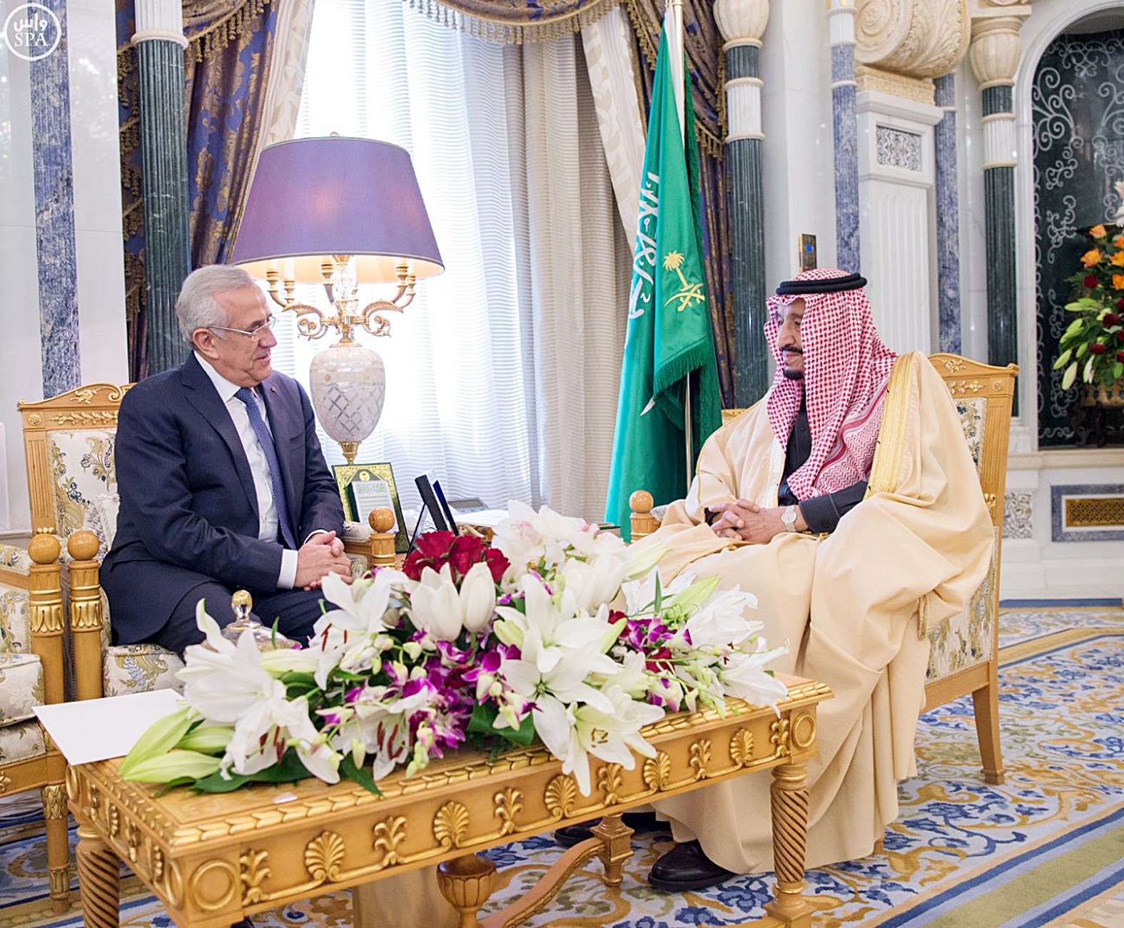 u062eu0627u062fu0645 u0627u0644u062du0631u0645u064au0646 u0645u0633u062au0642u0628u0644u0627u064b u0627u0644u0631u0626u064au0633 u0627u0644u0644u0628u0646u0627u0646u064a u0627u0644u0633u0627u0628u0642