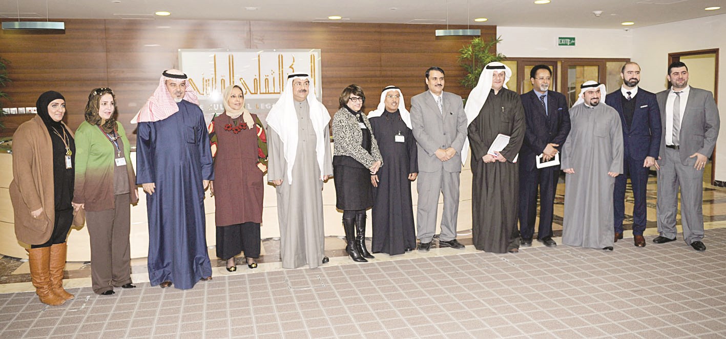 u0627u0644u0645u0634u0627u0631u0643u0648u0646 u0641u064a u062du0641u0644 u062au062fu0634u064au0646 u0627u0644u0645u0643u062au0628u0629                   (u062au0635u0648u064au0631 u0646u0627u064au0641 u0627u0644u0639u0642u0644u0629)