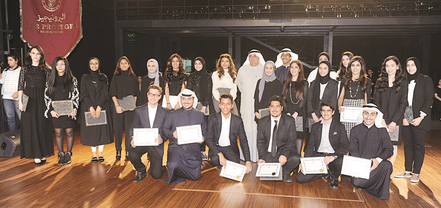 العيار متوسّطاً خرّيجي البرنامج (تصوير زكريا عطية)