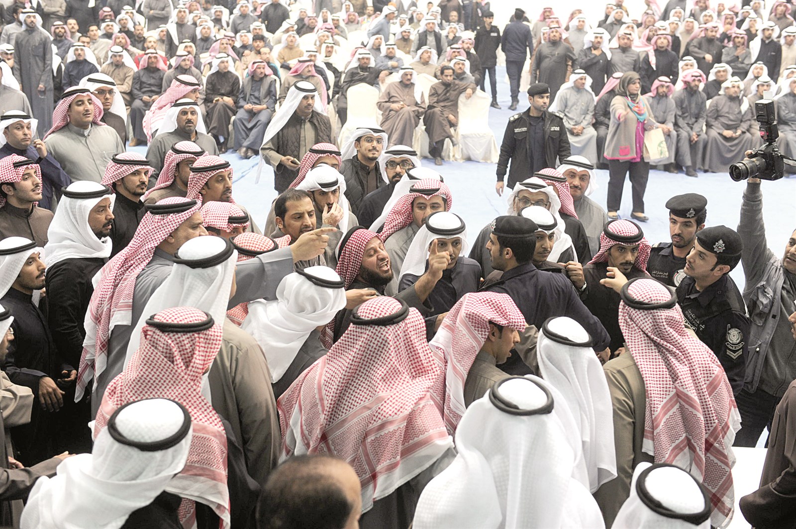 u00abu0627u0644u0641u0648u0636u0649u00bb u0633u064au0637u0631u062a u0639u0644u0649 u00abu0639u0645u0648u0645u064au0629u00bb u0627u0644u062au0636u0627u0645u0646 u0623u0645u0633 (u062au0635u0648u064au0631 u0632u0643u0631u064au0627 u0639u0637u064au0629)