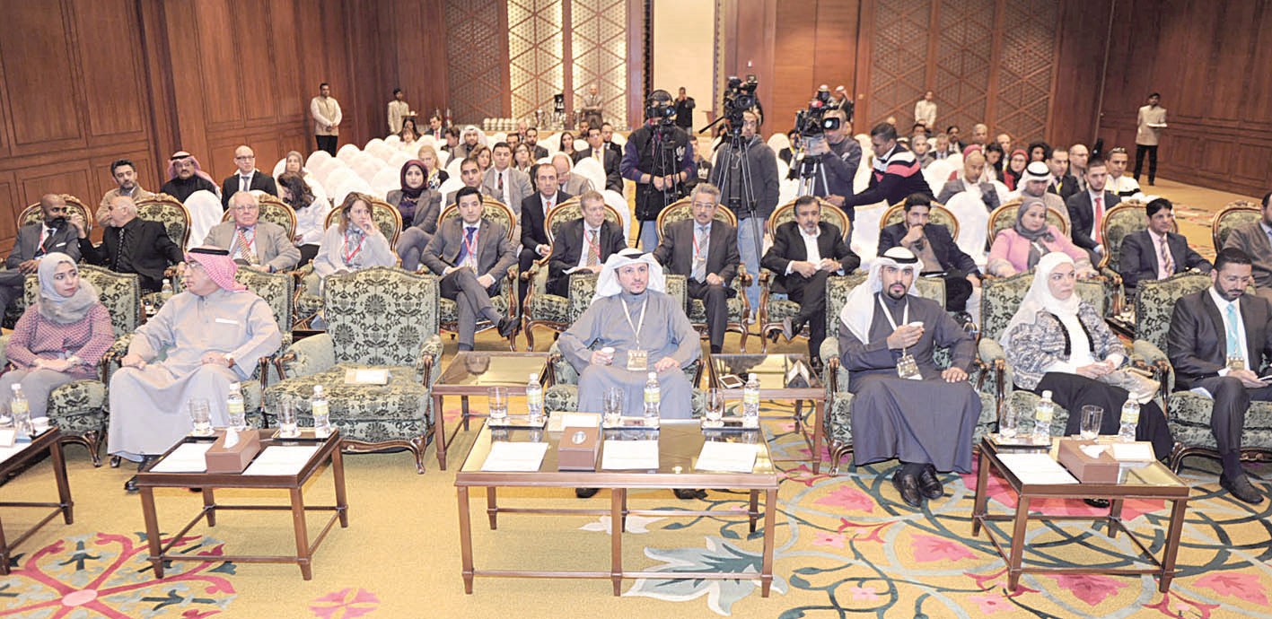 u062cu0627u0646u0628 u0645u0646 u0627u0644u062du0636u0648u0631 u0641u064a u0627u0644u0645u0624u062au0645u0631 (u062au0635u0648u064au0631 u0637u0627u0631u0642 u0639u0632u0627u0644u062fu064au0646)